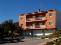 Beautiful 2 bedroom apartment with garage Beautiful 2 bedroom apartment with garage